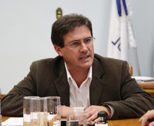 Eduardo Coppini, prefeito de Ponte Serrada, assina ficha de filiação ao PSDB nesta sexta-feira dia 25