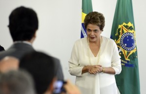 jc_dilma_assinatura_zona_franca_verde18122015_006-1-300x194
