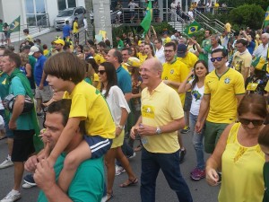 Senador Paulo Bauer participou das manifestações em Florianópolis