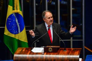 frp_cristovam-anuncia-desligamento-do-pdt-e-entrada-no-pps_02