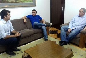 Prefeito Clésio Salvaro (E) quer uma gestão mais eficiente na Saúde
