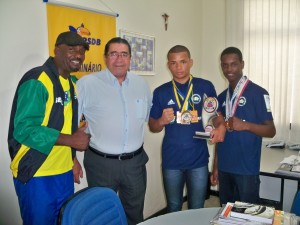 Presidente do PSDB de Sergipe recebe visita de boxeadores