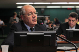luiz-carlos-hauly-foto-psdb-na-camara-300x200