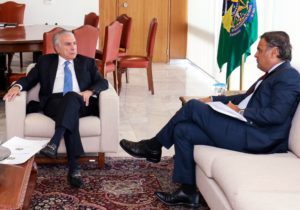 Senador Aécio Neves, ministro da Justiça e Cidadania, Alexandre de Moraes e o Presidente Michel Temer. Foto: Alan Santos/PR
