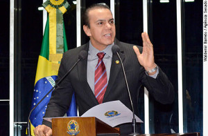 Em discurso na tribuna do Senado, senador Ataídes de Oliveira (PSDB-TO)