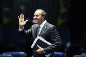 O senador Ataídes Oliveira: “Vamos todos para as ruas exigir um governo decente”