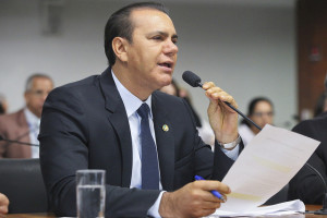 O senador Ataídes Oliveira: “Consumidor não pode ser prejudicado”