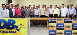 Senador Ataídes Oliveira fala a membros do PSDB e de outros 12 partidos em Colinas