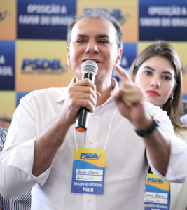 O senador Ataídes Oliveira: "Além de ilegal, aumento é uma afronta ao cidadão tocantinense neste momento de crise do país". Foto: ASCOM/PSDB