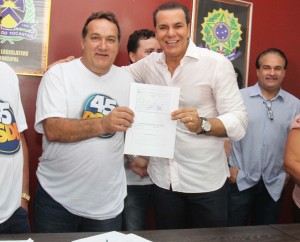 Senador Ataídes Oliveira e o prefeito Gilmar Cavalcante, em Barra do Ouro: valorização dos municípios