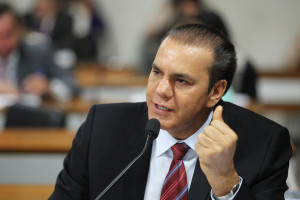 Ataídes Oliveira: "Os verdadeiros prejudicados são os milhares de tocantinenses que estão indevidamente recolhendo imposto inconstitucional"