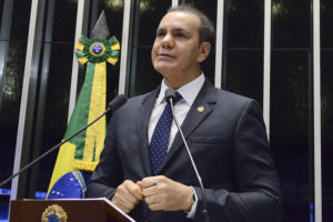 O senador Ataídes Oliveira: PT fez balbúrdia na economia