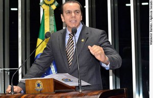 Para  o tucano, projeto é uma tentativa de controle, moralização e transparência no uso dos recursos públicos
