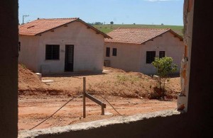 O partido dos mensaleiros transformou-se em especialista em obras em construção que já são ruína. Esta é uma das maiores crueldades que um governante pode cometer.