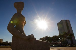 "É lamentável ver Legislativo e Judiciário entrarem em confronto aberto, como está acontecendo agora"