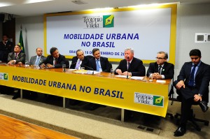 Senador Aecio Neves durante seminario Mobilidade Urbana no Brasil Foto George Gianni 1