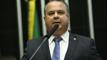 #pracegover: foto de close do deputado Rogério Marinho