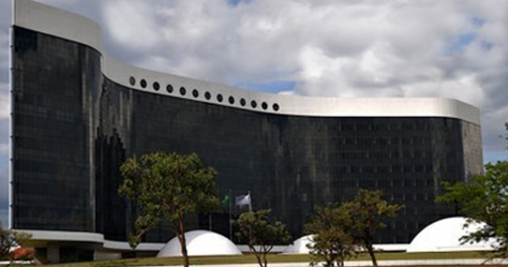 #pracegover: foto mostra a fachada do prédio do TSE em Brasília