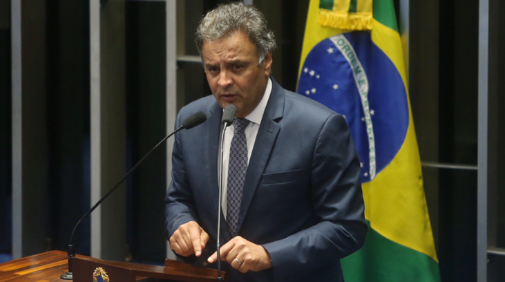 Aécio anuncia acordo para votação da PEC da reforma política na Câmara