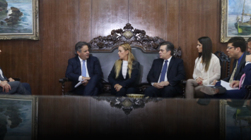 Aécio presta solidariedade a venezuelanos e defende eleições gerais no país
