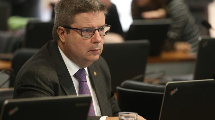 Senador é autor do projeto no Senado
